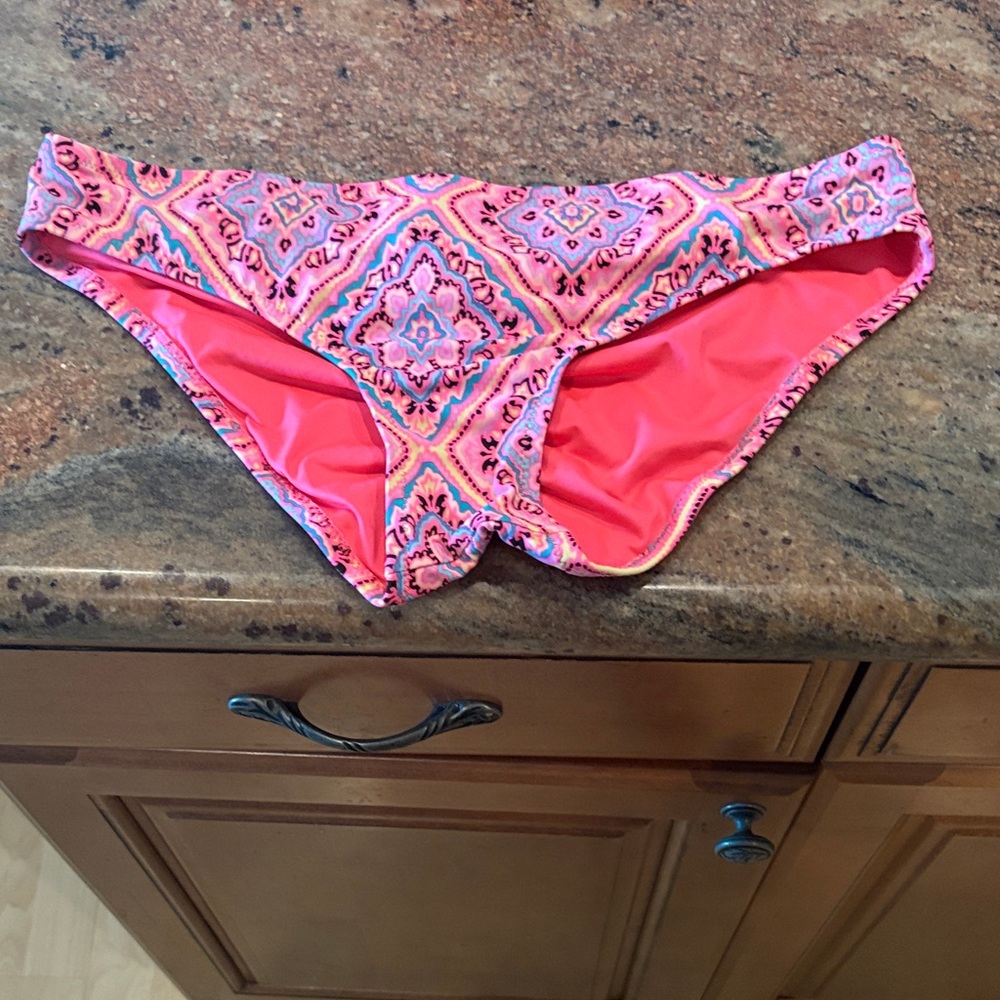 Vibrant Pink Patterned Bikini Set - image 2